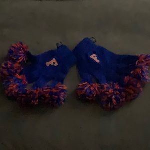 Adorable UF gators Pom Pom mittens perfect for a chilly game day nwot